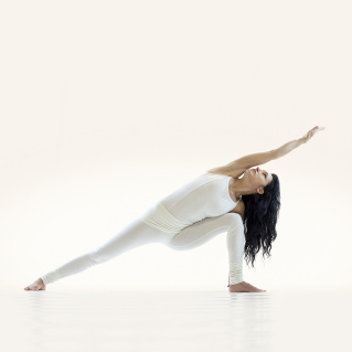 Guru-Mai-Ram-Utthita-Parsvakonasana-II.jpg