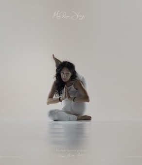 Mai-Ram-Devi-Eka-Pada-Sirsasana-Advanced-II-292x340-1.jpg